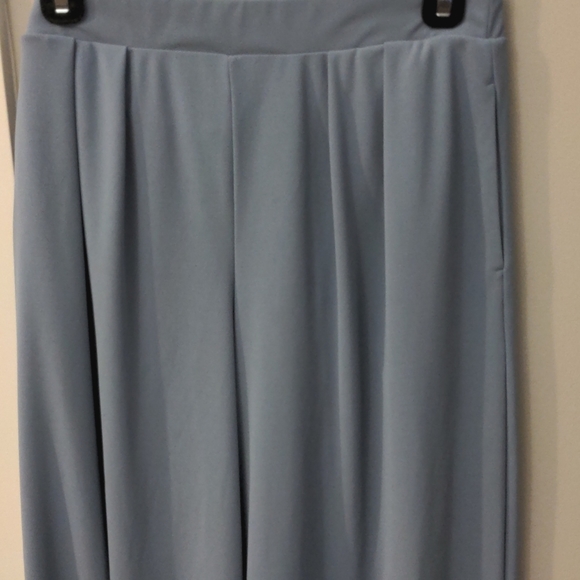 Uniqlo Crepe Pants - Picture 3 of 7